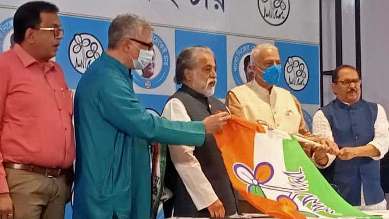 বড় চমক! তৃণমূলে এককালের প্রবাদপ্রতিম বিজেপি নেতা বড় চমক! তৃণমূলে এককালের প্রবাদপ্রতিম বিজেপি নেতা