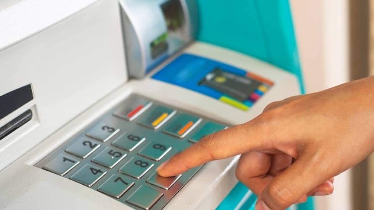 বাড়ছে এটিএমে টাকা তোলার খরচ, আগামিকাল থেকেই বদলে যাবে বেতন-ইএমআইয়ের নিয়মও, জানুন বিস্তারিতভাবে