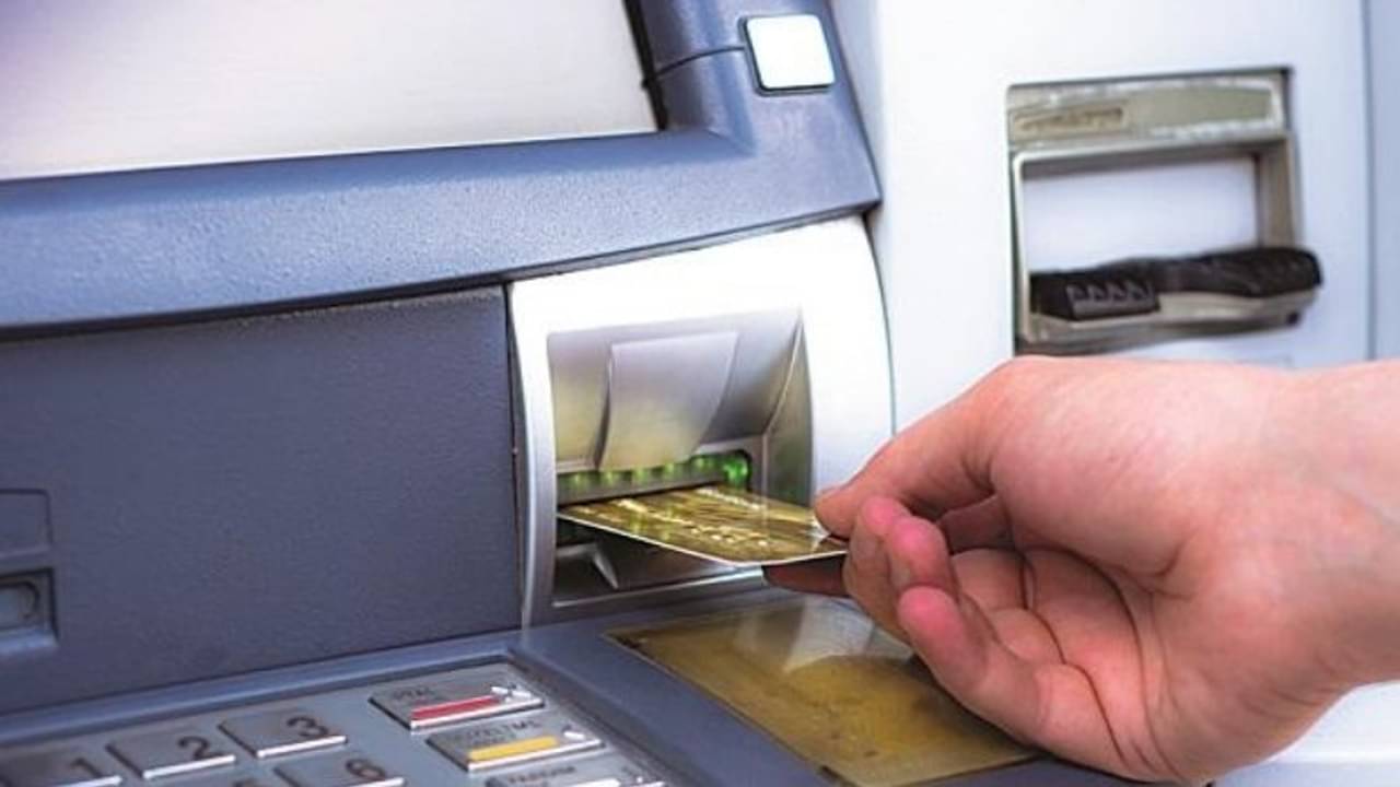 কোনওরকম কার্ড ছাড়াই এবার এটিএম থেকে টাকা তুলুন, জানুন কীভাবে