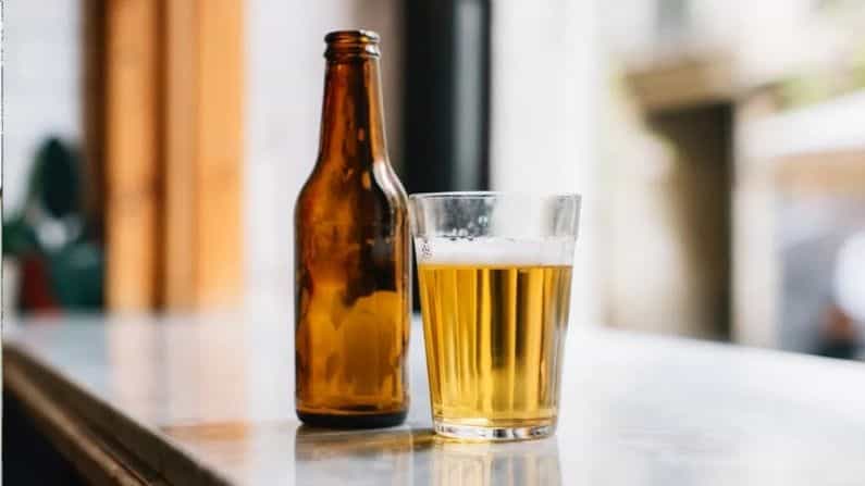 লকডাউন ভেঙে নদীর পাড়ে মদের আসর, ধৃত ৪