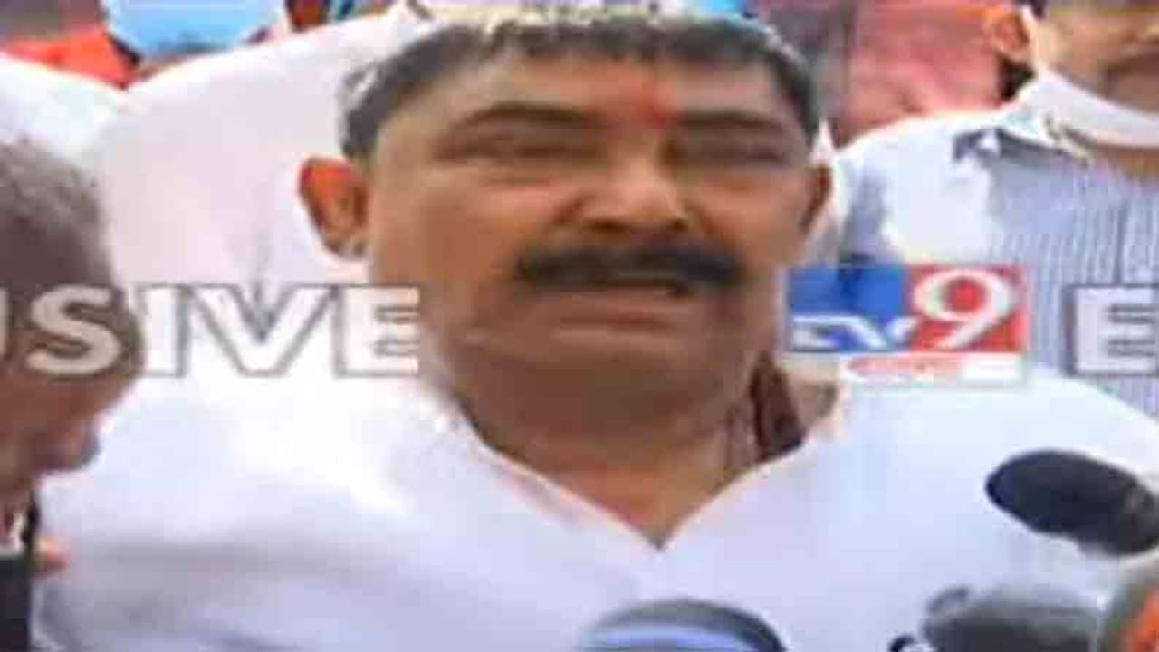 আড়াই ঘণ্টা পর ধরা দিলেন অনুব্রত, পৌঁছে গেলেন তারা মায়ের গর্ভগৃহে