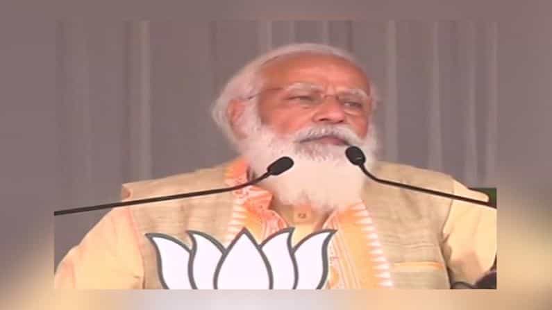 'মহাজোট নয়, মহাঝুট', 'খেলা হবে' ছেড়ে এ বার লাল কার্ড ধরলেন নমো 'মহাজোট নয়, মহাঝুট', 'খেলা হবে' ছেড়ে এ বার লাল কার্ড ধরলেন নমো
