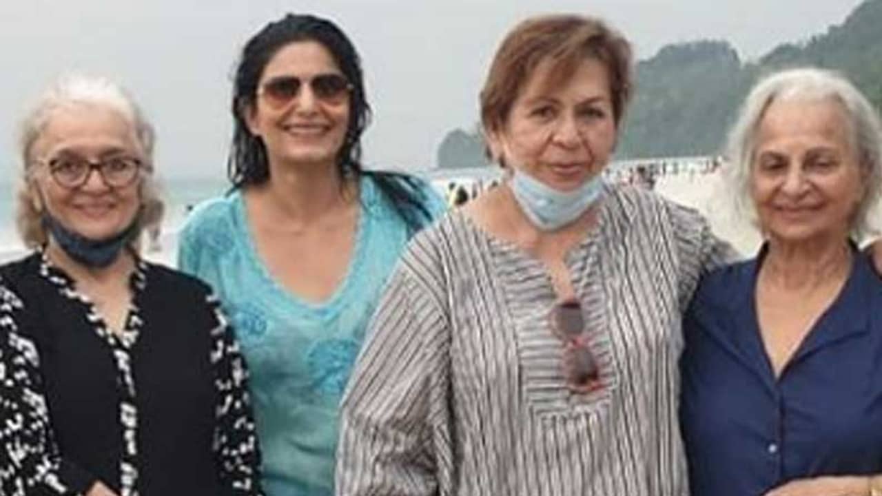 একসঙ্গে বেড়াতে গেলেন আশা, ওয়াহিদা, হেলেন!