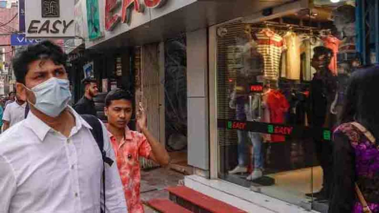 লকডাউনের মধ্যেই খুলে দেওয়া হবে দোকান, শপিং মল, সিদ্ধান্ত বাংলাদেশে