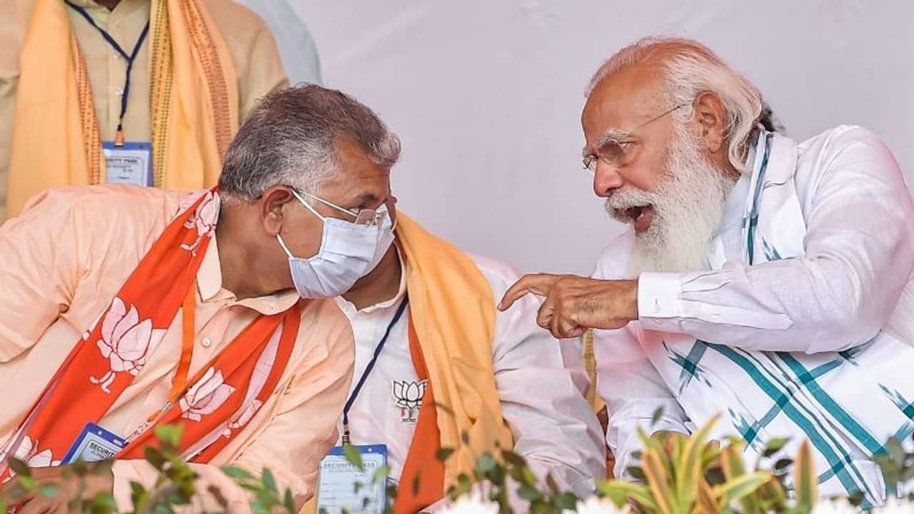 বাংলার মন্ত্রিসভা নিয়ে বৈঠকে শাহ-নাড্ডা, মুখ্যমন্ত্রিত্বের দৌড়ে এগিয়ে দিলীপ-ই