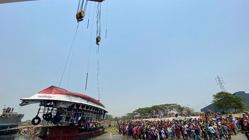 কার্গো জাহাজের ধাক্কায় লঞ্চডুবি, উদ্ধার ২৬ লাশ