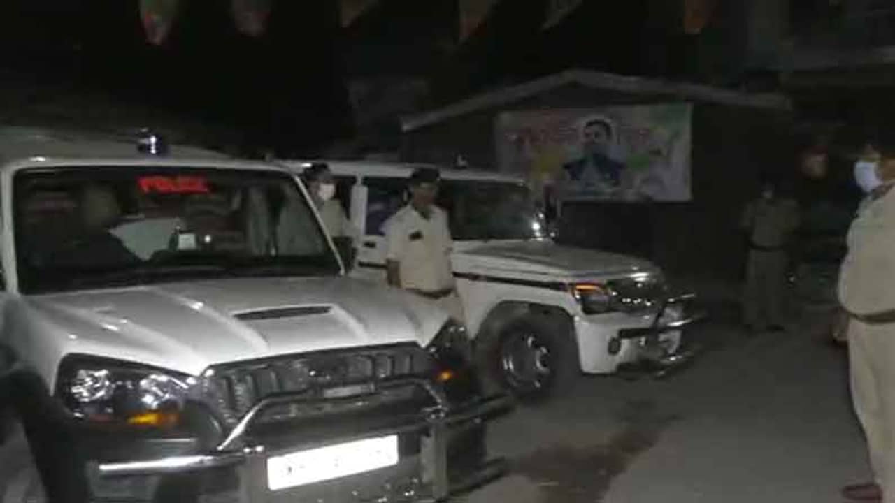 উত্তপ্ত ভাটপাড়া! অস্ত্র কারখানার খবর মেলার মাঝেই বিজেপির কার্যালয়ে বোমাবাজি