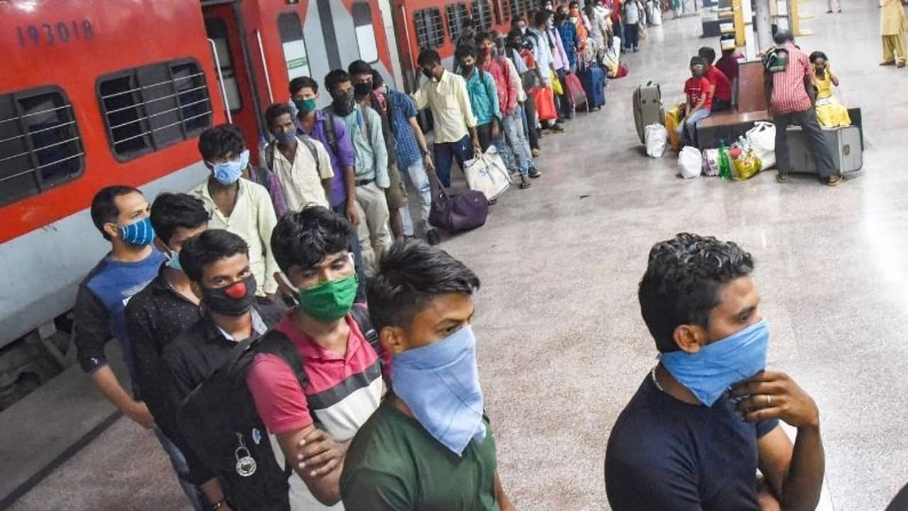 কেন্দ্রের অপরিকল্পিত পদক্ষেপের ফল ভুগছে দেশবাসী, করোনা নিয়ে ফের আক্রমণ কংগ্রেসের