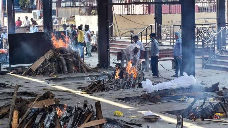 করোনা জ্বালাচ্ছে গণচিতা, নেই সৎকারের জায়গাও