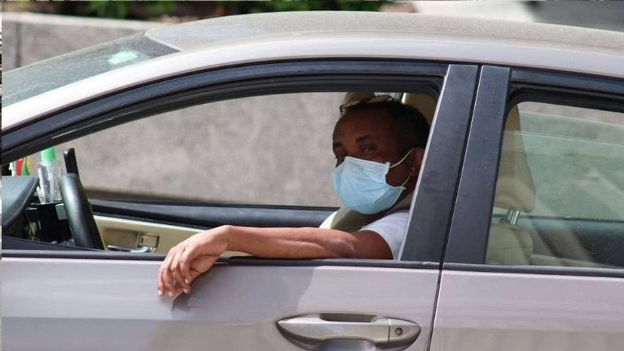 গাড়িতে একা থাকলেও মাস্ক বাধ্যতামূলক, নির্দেশ হাইকোর্টের