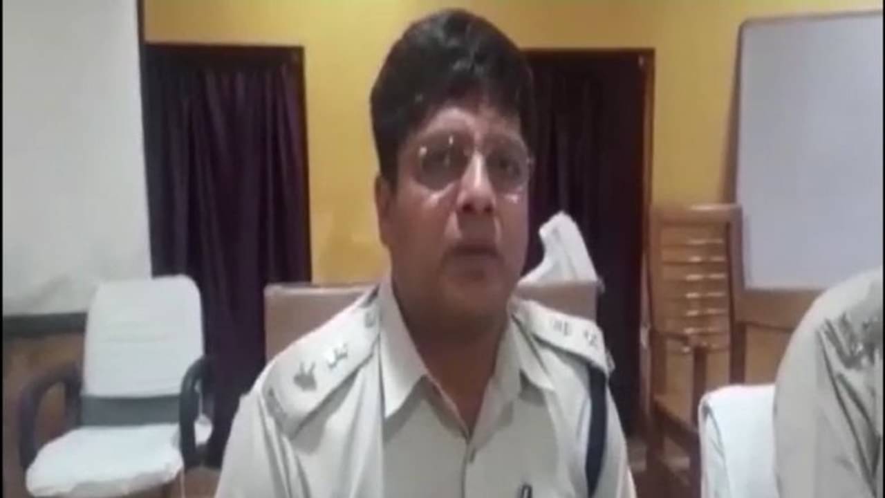 বন্দুক ছিনিয়ে নেওয়া হয়েছিল, ৩০০ জন ঘিরে ধরে, তারপরই চলে গুলি, ব্যাখ্যা পুলিশ সুপারের