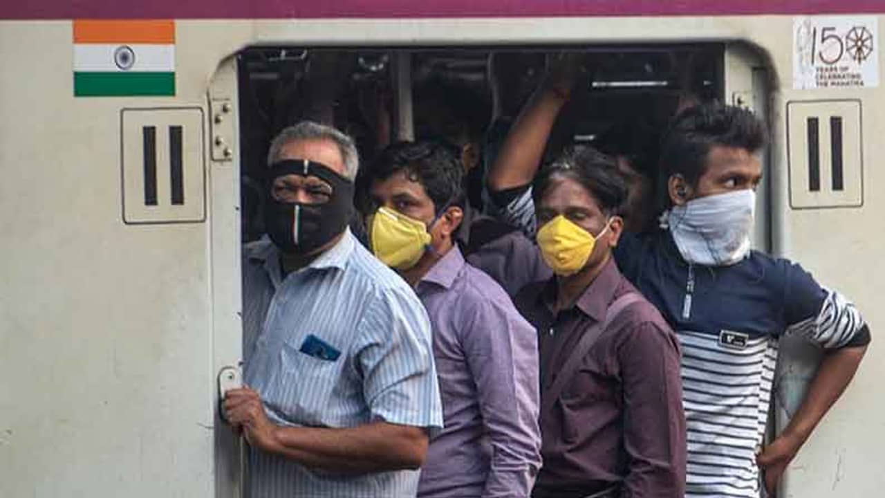 দেশ জুড়ে করোনার উর্ধ্বমুখী গ্রাফ, বড় সিদ্ধান্ত নিল রেল!