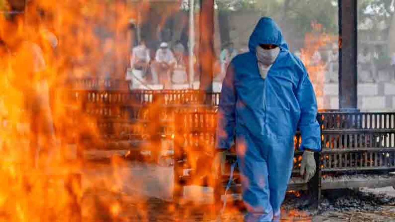 সার্টিফিকেটে উল্লেখ থাকতেই হবে করোনায় মৃত্যু, হিসাবে গরমিল রুখতে কঠোর কেন্দ্র