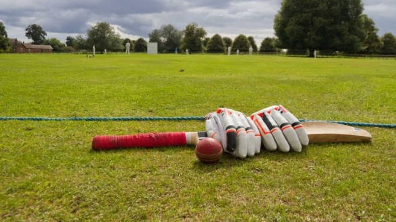 ৪৯ রানে ক্যাচ আউট! ব্যাটের আঘাতে সচিনের মাথা ফাটালেন ব্যাটসম্যান