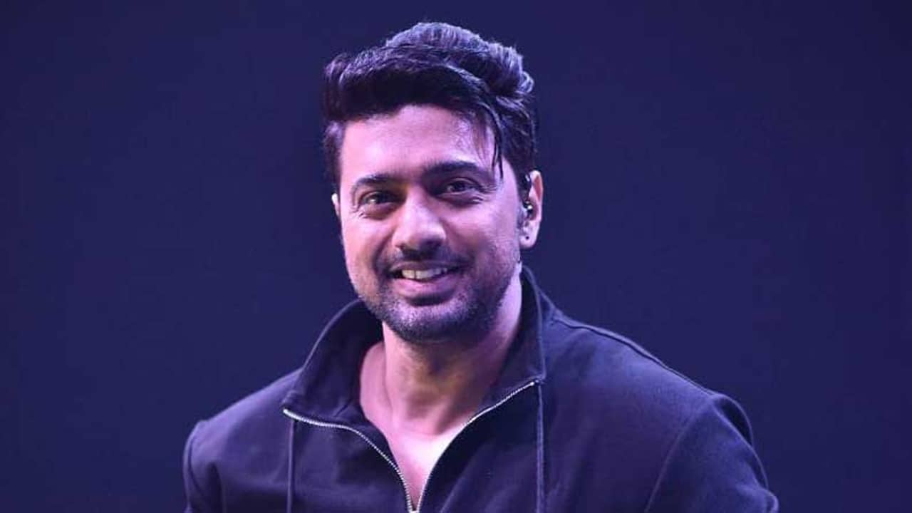 আমাদের দেশে রাজনীতিবিদরাই নিয়ম তৈরি করেন এবং ভাঙেন: দেব