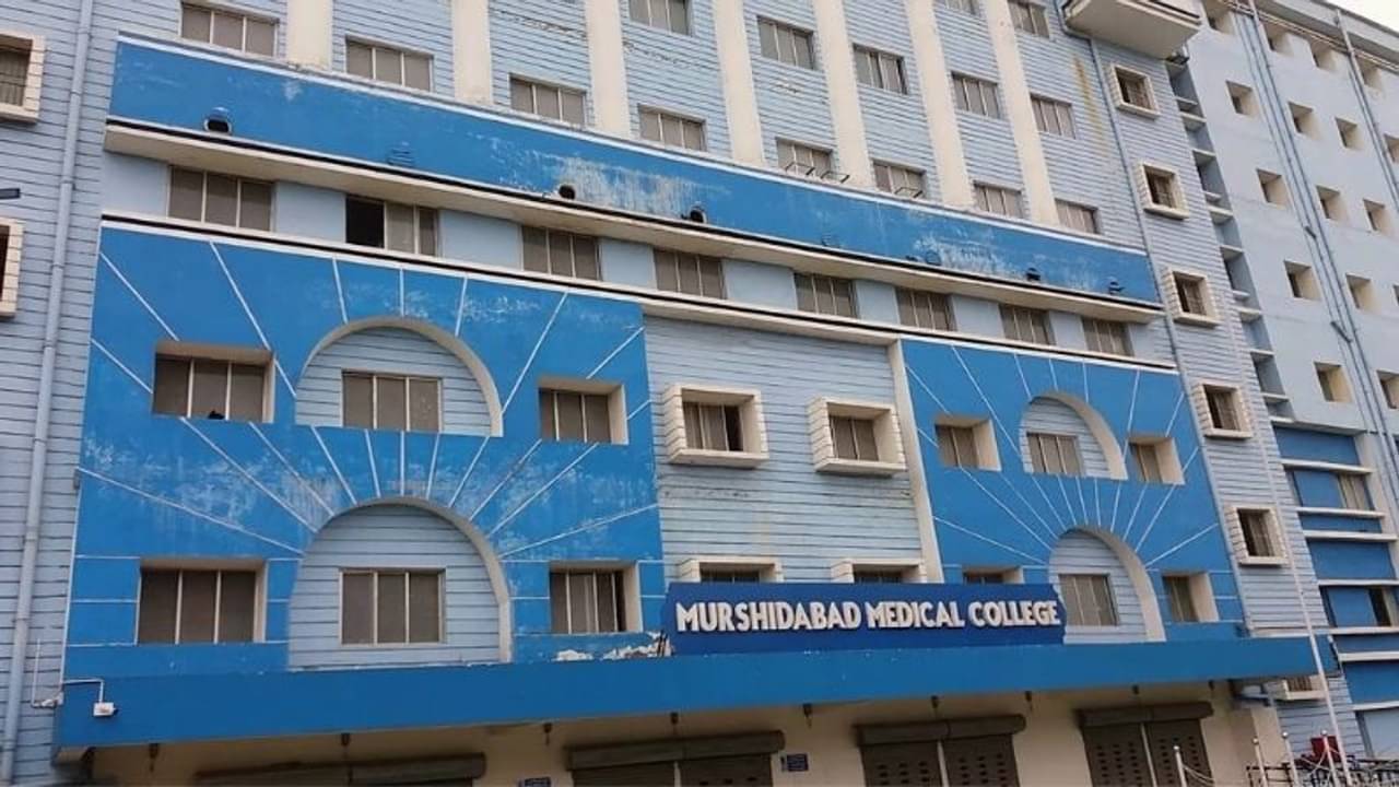 Murshidabad: অজানা জ্বরে আক্রান্ত ১৫০, মেডিক্যাল কলেজে মেঝেতেও শুয়ে শিশুরা!