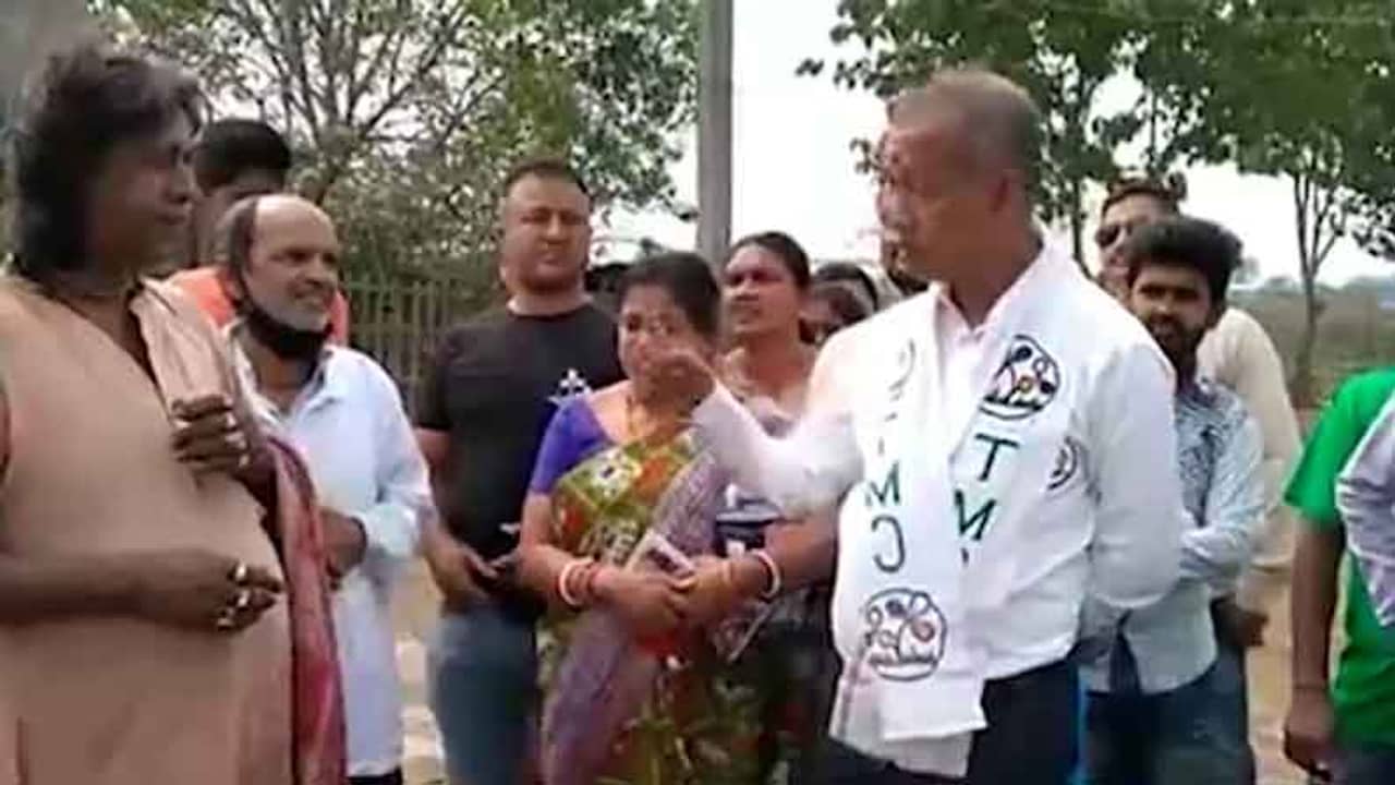 তৃণমূলকে ভোট না দিলে উচ্ছেদ করে দেব, নির্বাচনী প্রচারে গিয়ে হুমকি গৌতম দেবের