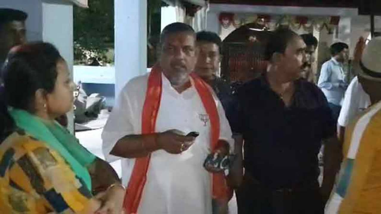 কংগ্রেস কর্মীকে লক্ষ্য করে চলল গুলি, উত্তপ্ত কান্দি