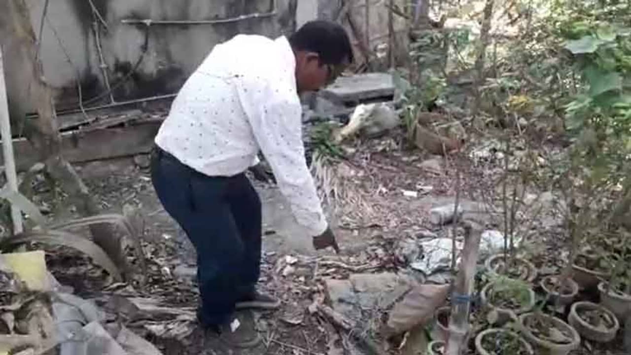 খড়দায় বিজেপি কর্মীর বাড়িতে ছোড়া হল পরপর ছটি বোমা, তিনটে ফাটল বাকিগুলো রইল পড়েই!