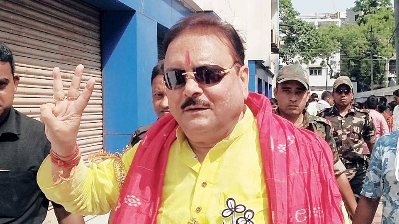 মদনও গোপাল, উনিও নাড়ু খান, টিপ্পনী গোপালের