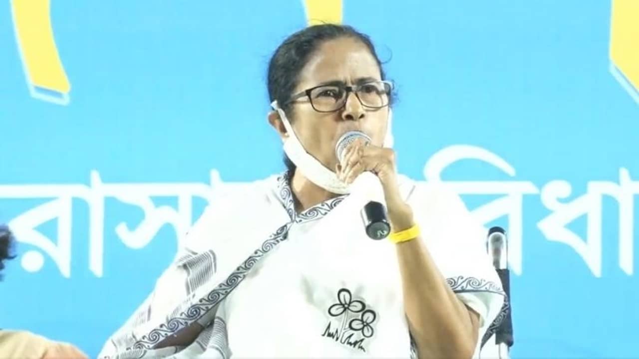 লাগাম ছাড়া কোভিড সংক্রমণ, প্রচার বন্ধ করার সিদ্ধান্ত মমতা বন্দ্যোপাধ্যায়ের
