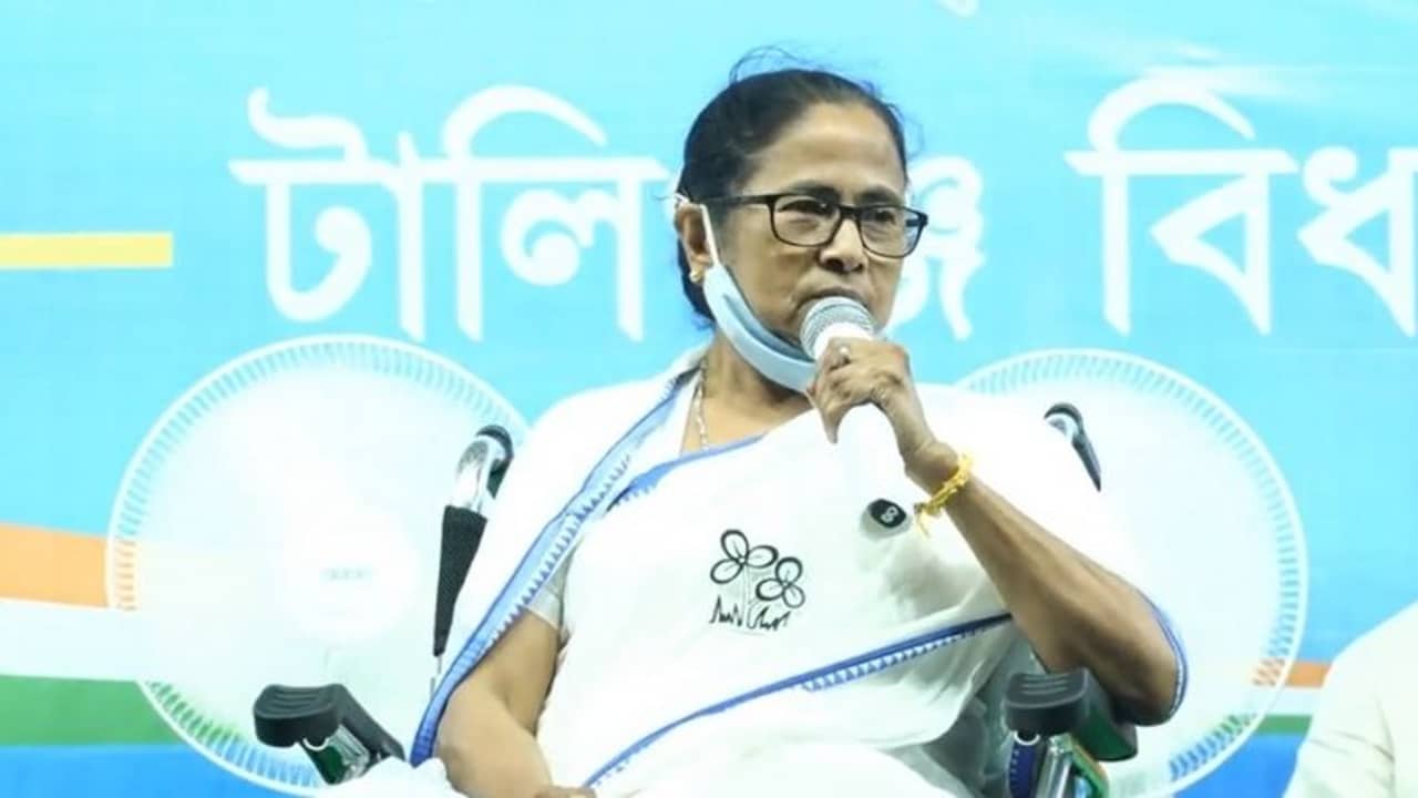 গোলি মারো বলা রাজনীতিকদের ব্যান করতে লোকসভায় বিল আনতে চান মমতা