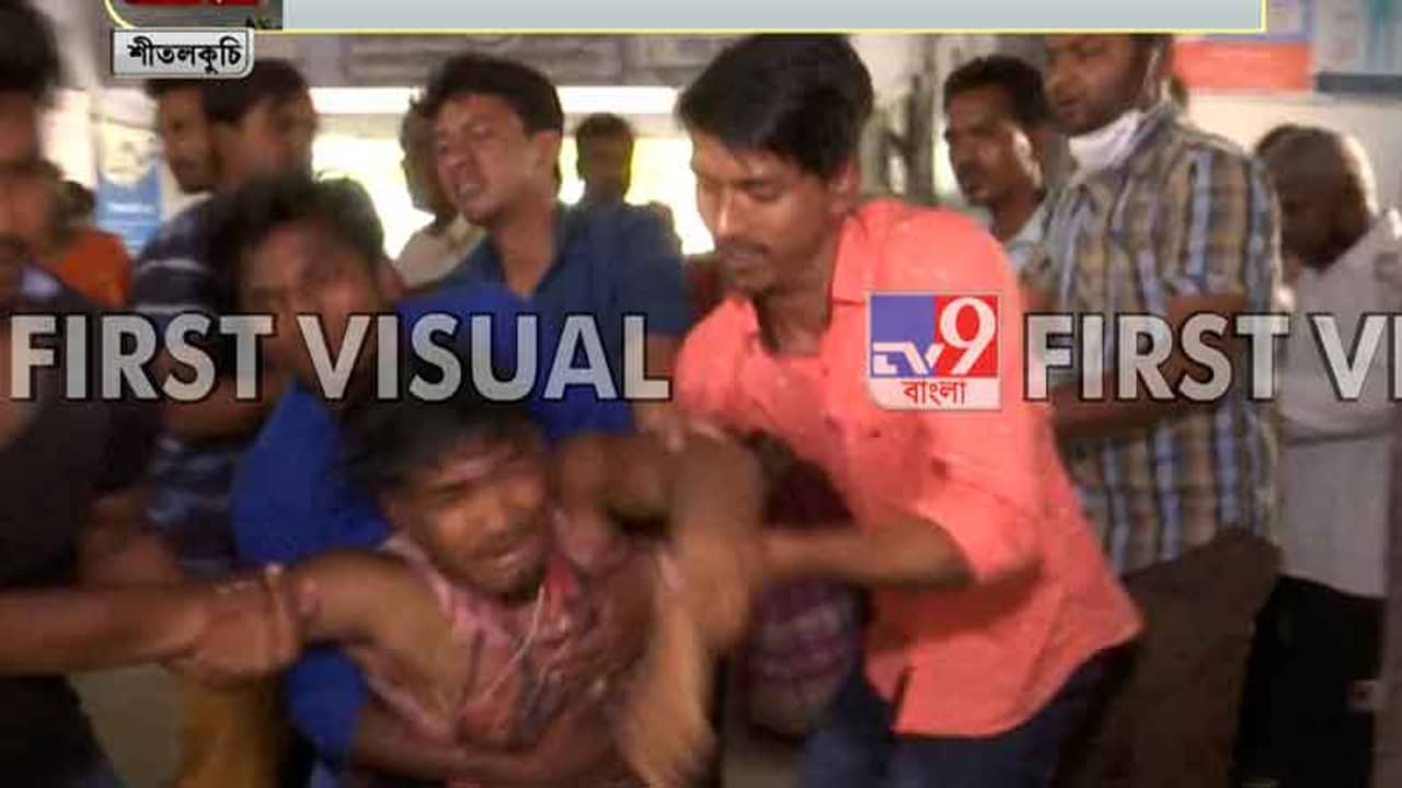 West Bengal Assembly Election 2021 Phase 4:  রাস্তায় বাচ্চাকে মার, প্রতিবাদ করাতেই কেন্দ্রীয় বাহিনীর এলোপাথাড়ি গুলি, ৫ যুবকের মৃত্যুতে উত্তাল মাথাভাঙা সীমানা