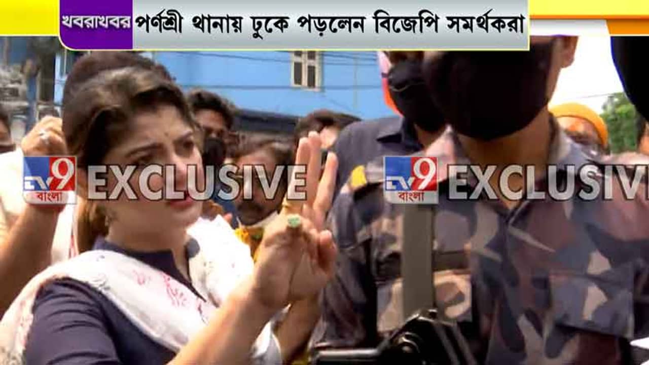 মিঠুনের রোড- শোতে না, পুলিশের সঙ্গে চরম বচসা শ্রাবন্তীর! পর্ণশ্রী থানায় ধুন্ধুমার