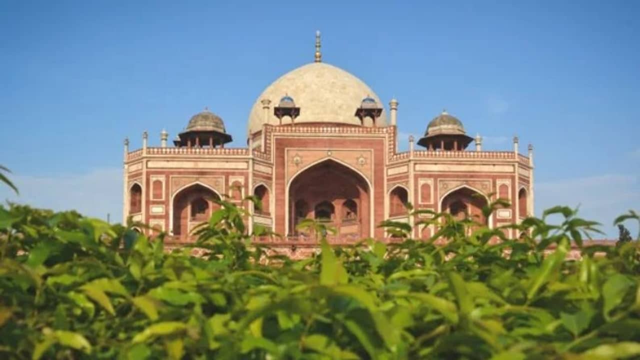 Corona Cases and Lockdown News: করোনার বাড়বাড়ন্ত: মাসখানেকের জন্য বন্ধ স্মৃতিসৌধ এবং যাদুঘর