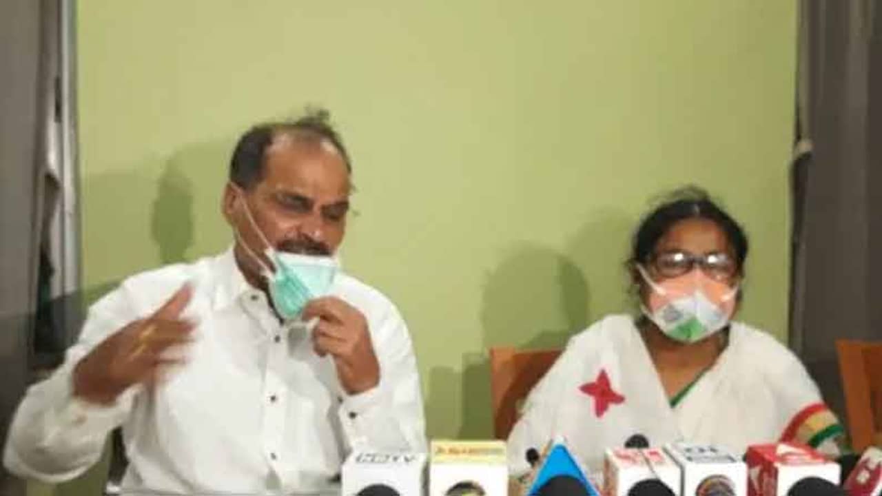 সভা চলাকালীন কংগ্রেস প্রার্থীর ওপর হামলা, অধীর দুষলেন তৃণমূলকে!