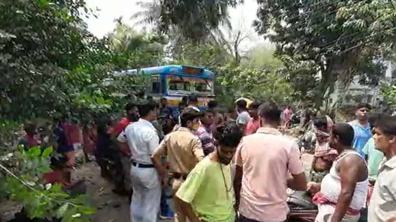 জয় শ্রী রাম স্লোগান দেওয়ায় বাস দাঁড় করিয়ে মার তৃণমূলের!