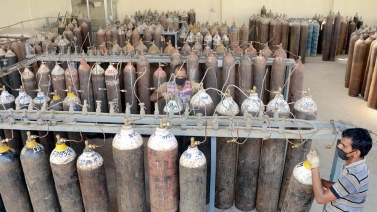 চিকিৎসার কাজ ব্যতীত লিকুইড অক্সিজেনের ব্যবহার নিষিদ্ধ করল কেন্দ্রীয় সরকার