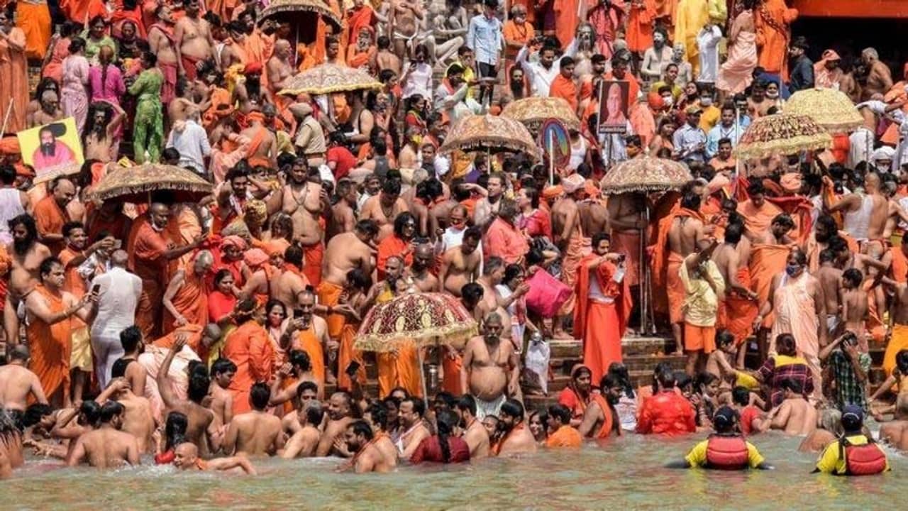 দূরত্ববিধি না মানলে এক আক্রান্ত ভোগাতে পারেন ৪০৬ জনকে, বলছে আইসিএমআর