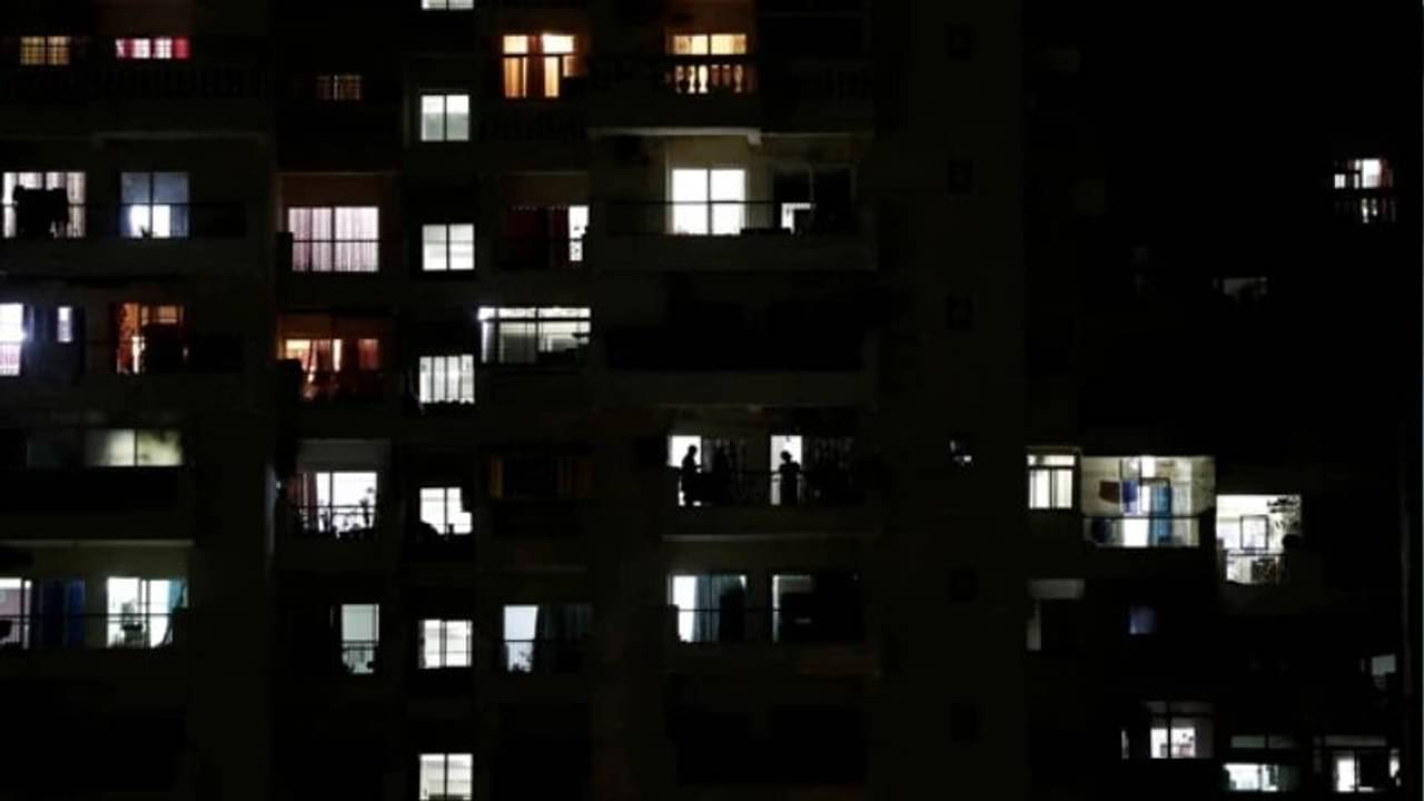 ৩৫ বছরে এই প্রথম, দেশে কমল বিদ্যুতের চাহিদা