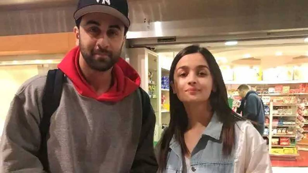 মালদ্বীপ থেকে মুম্বই ফিরে কী বললেন আলিয়া-রণবীর?