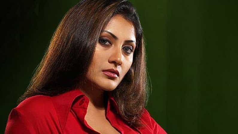 রাজনীতিকে কেরিয়ার হিসেবে নিতে চান রিমি সেন, কিন্তু... রাজনীতিকে কেরিয়ার হিসেবে নিতে চান রিমি সেন, কিন্তু...
