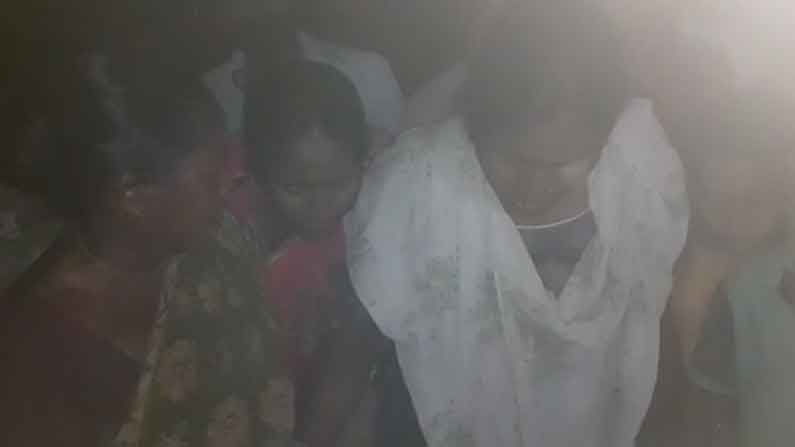 সরকারি বাসের ধাক্কা বাইকে, ছিটকে উল্টো দিক থেকে আসা গাড়ির নিচে ঢুকে গেলেন যুবক! সরকারি বাসের ধাক্কা বাইকে, ছিটকে উল্টো দিক থেকে আসা গাড়ির নিচে ঢুকে গেলেন যুবক!
