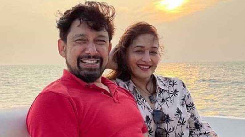 মাধুরীর প্রতি প্রকাশ্যে প্রেম নিবেদন করলেন শ্রীরাম মাধুরীর প্রতি প্রকাশ্যে প্রেম নিবেদন করলেন শ্রীরাম