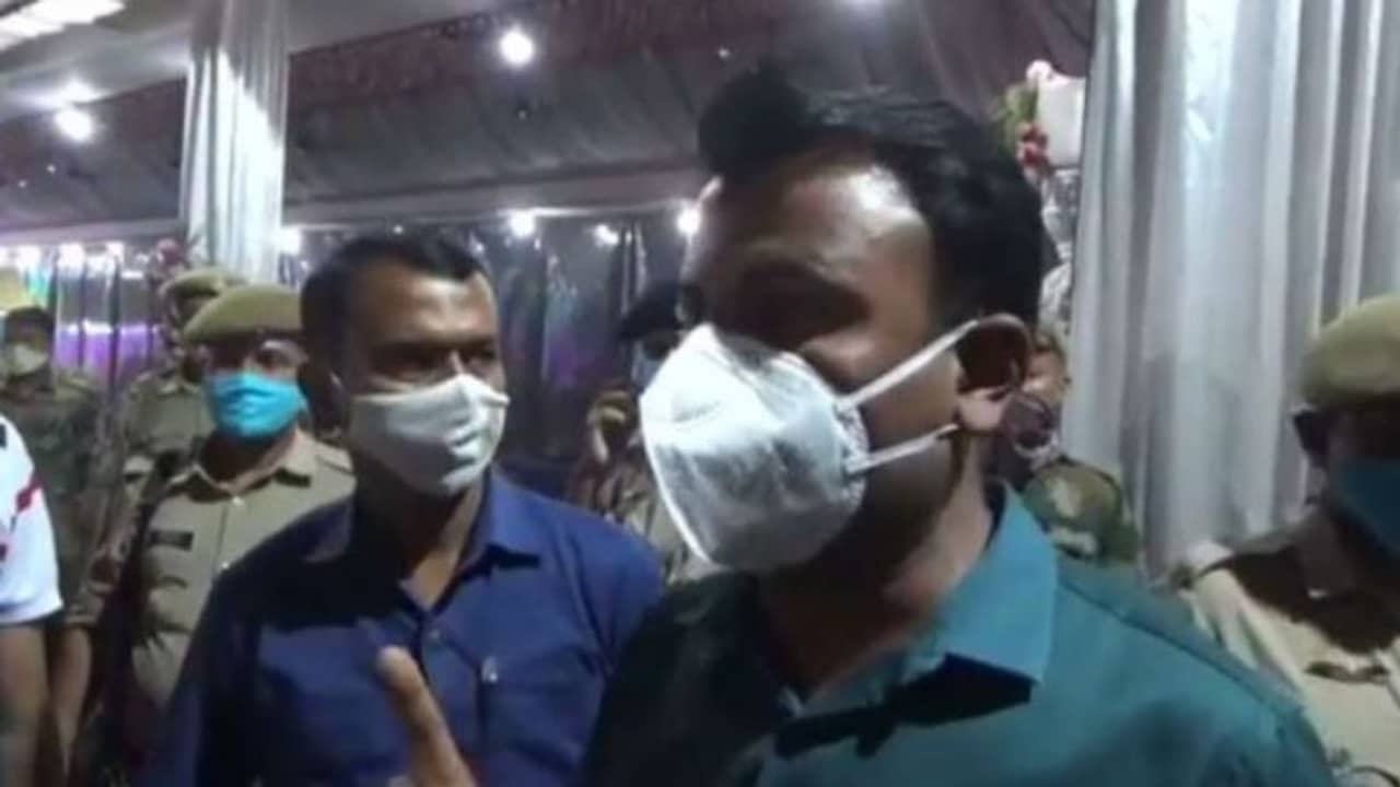বিয়েবাড়িতে আমন্ত্রিতদের গলাধাক্কা দিয়ে সাসপেন্ড হলেন জেলাশাসক, রিপোর্ট তলব বিপ্লব দেবের