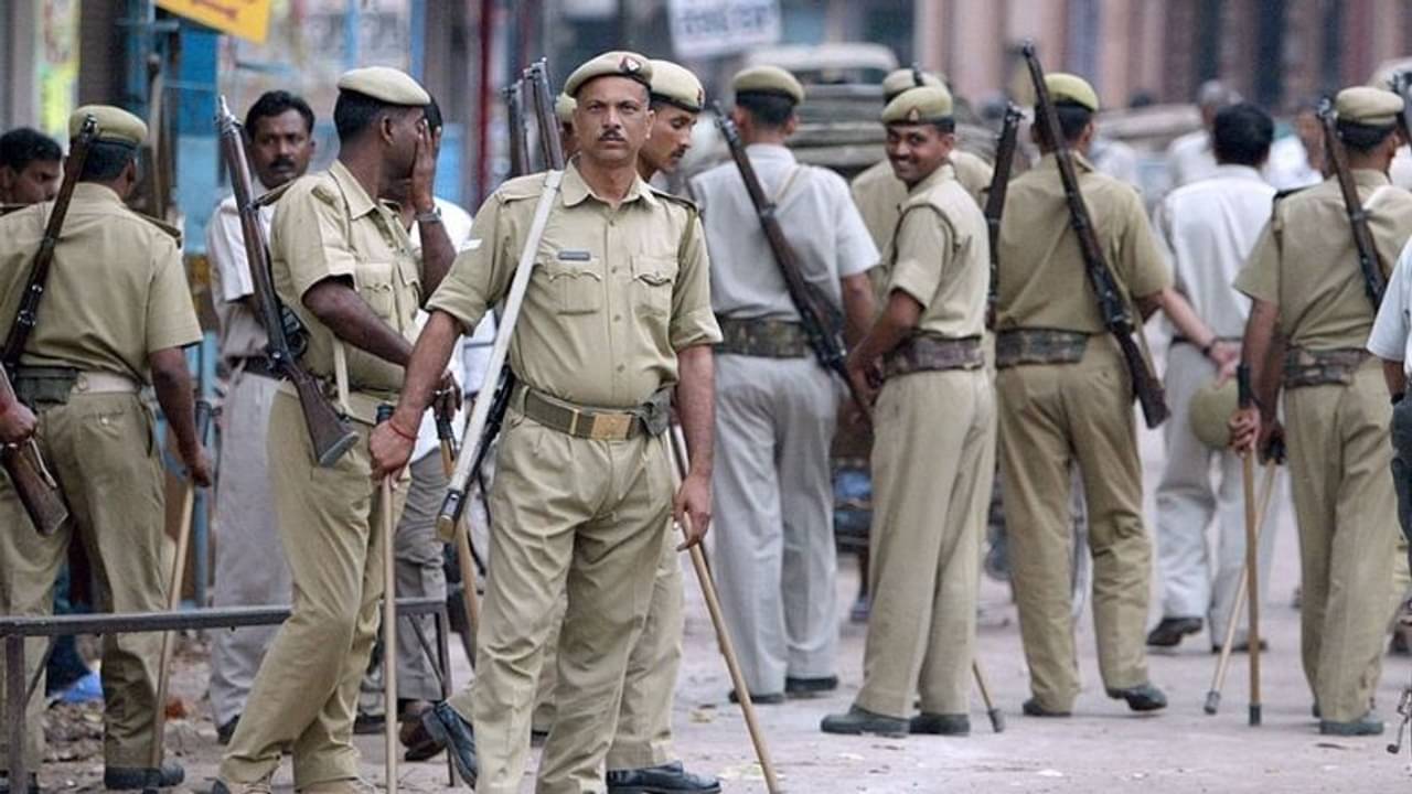 আদালতের পথেই বন্দুক কেড়ে পালানোর চেষ্টা ধর্ষণে অভিযুক্তের, পাল্টা গুলি পুলিশের