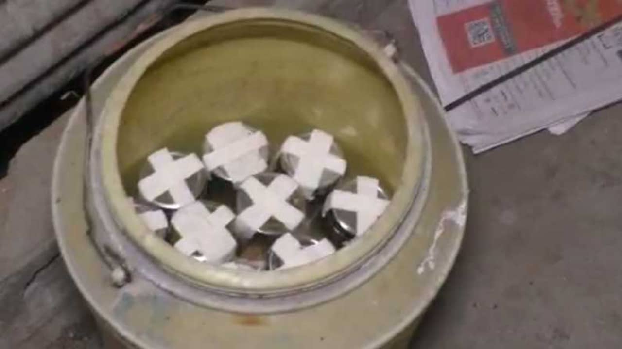 ভোটের মাঝেই ভাটপাড়া থেকে উদ্ধার প্রচুর বোমা