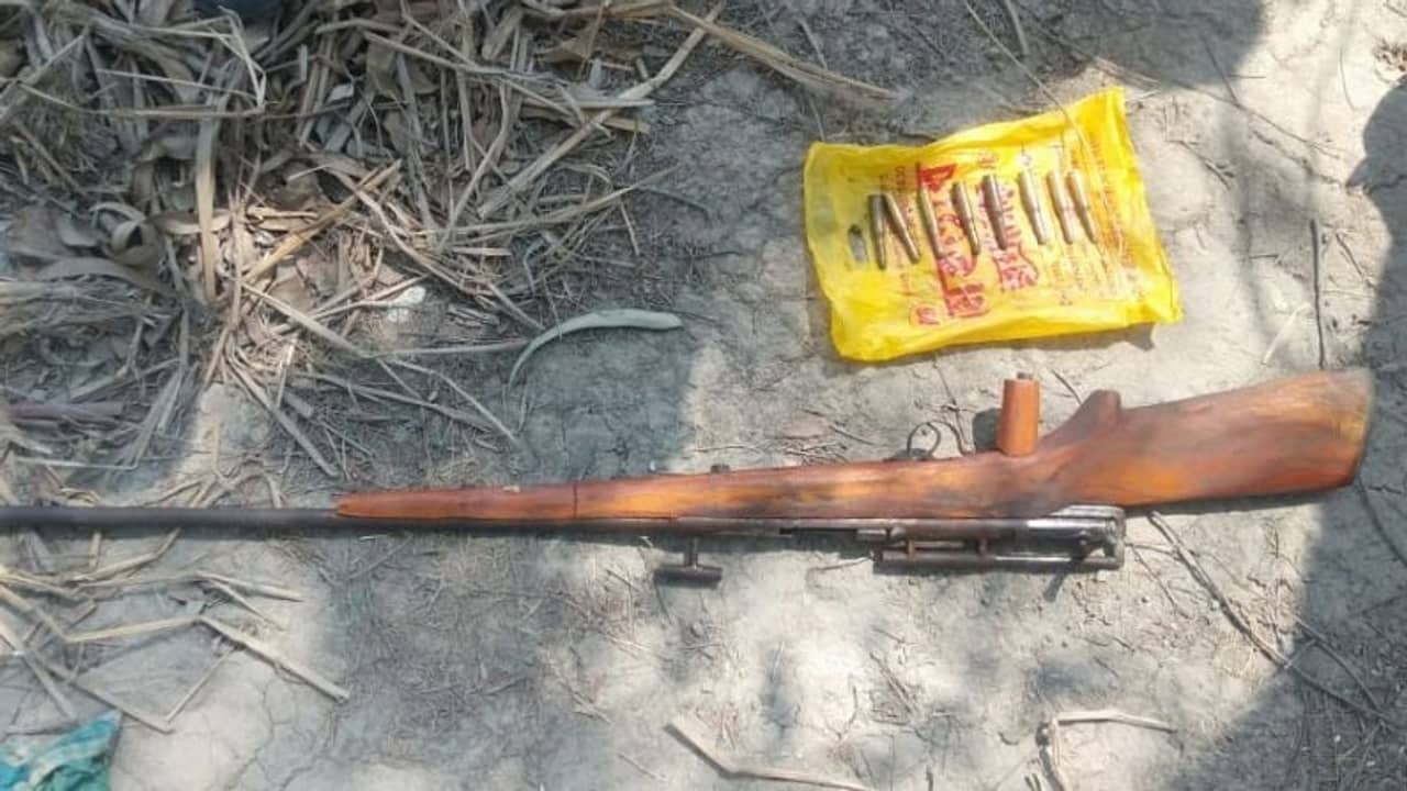 বাসন্তীতে উদ্ধার বোমা, গুলি ও বন্দুক, চাঞ্চল্য