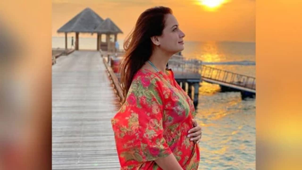 জন্মের পরই আইসিইউতে ছিল সন্তান, প্রথম বার ছেলের ছবি প্রকাশ্যে আনলেন দিয়া মির্জা