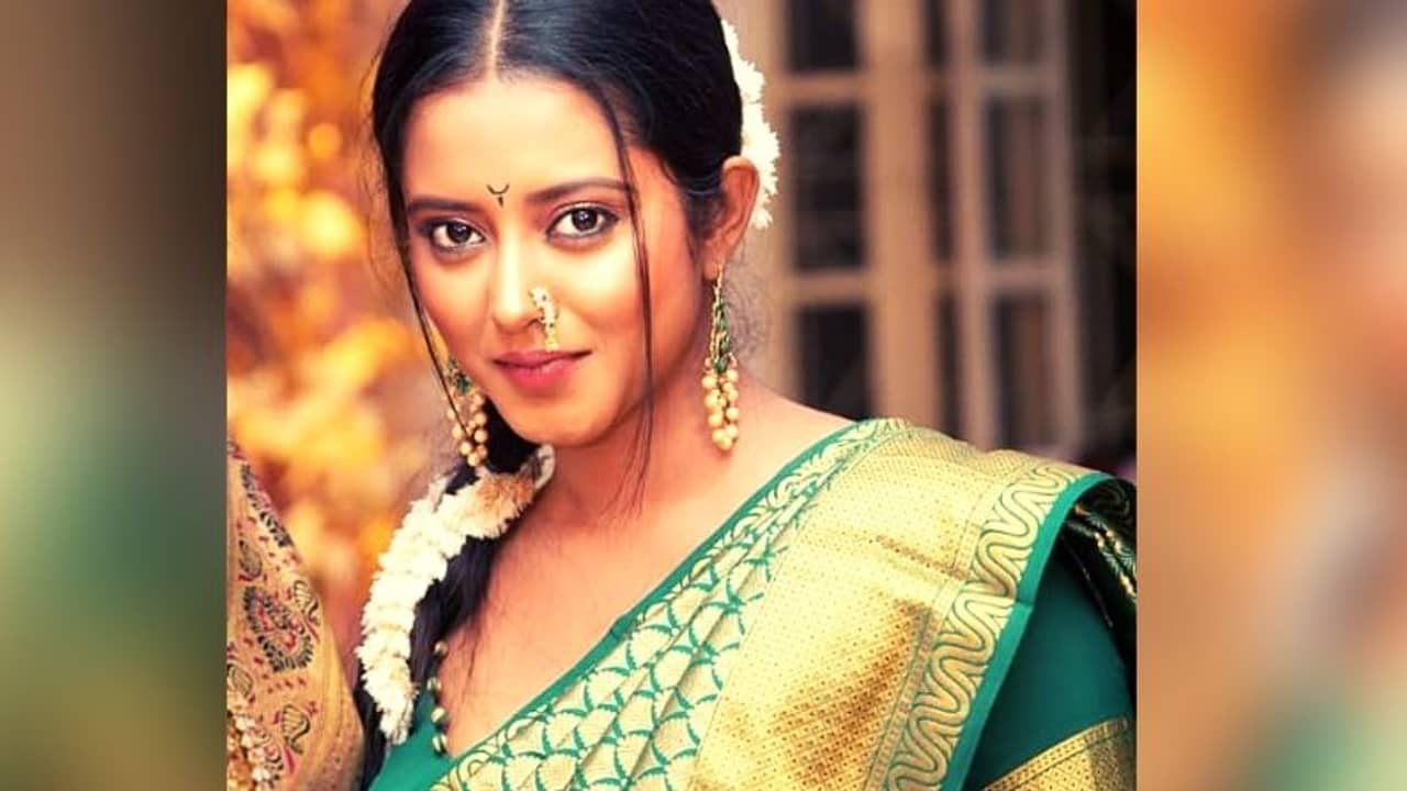 ভাগ্যিস ফুলসজ্জা হয়নি..., নেটিজেনের প্রশ্নে উপযুক্ত জবাব দিলেন শ্রুতি