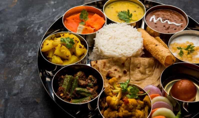 গরমে ফিট থাকতে রোজ পাতে থাকুক এই ৪ ভারতীয় খাবার!