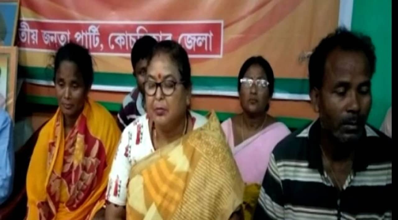 ফোনে হুমকি, মুখ্যমন্ত্রীর দেওয়া চাকরিতে না আনন্দ-পরিবারের