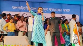 শীতলকুচির শহিদ মঞ্চে ফটো সেশনের কায়দায় ছবি তোলার পরামর্শ মমতার