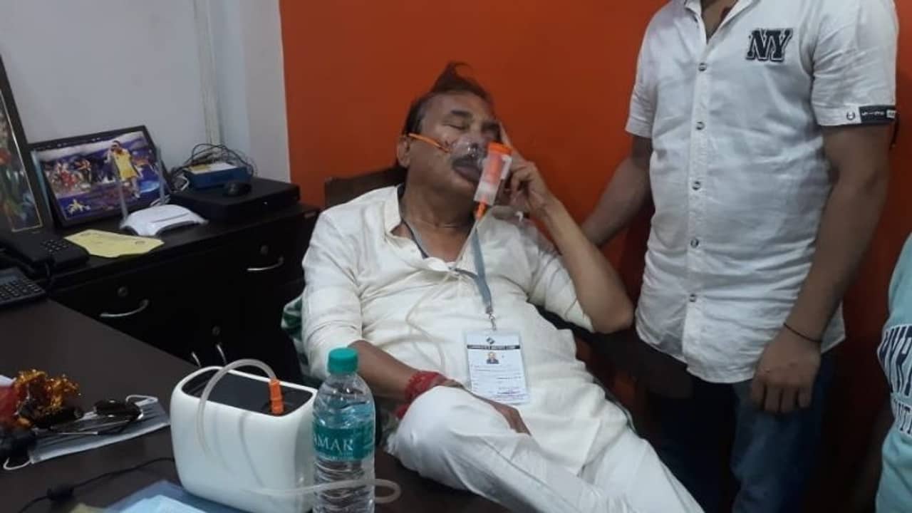 শ্বাসকষ্ট নিয়ে হাসপাতালে চিকিৎসাধীন মদন মিত্র ভাল আছেন, জানালেন চিকিৎসকরা