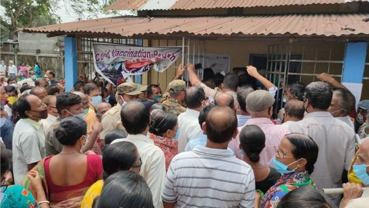 হয়রানির শিকার? দ্বিতীয় ডোজ় কোথা থেকে নেবেন? বিভ্রান্তি দূর করতে বিজ্ঞপ্তি নবান্নের