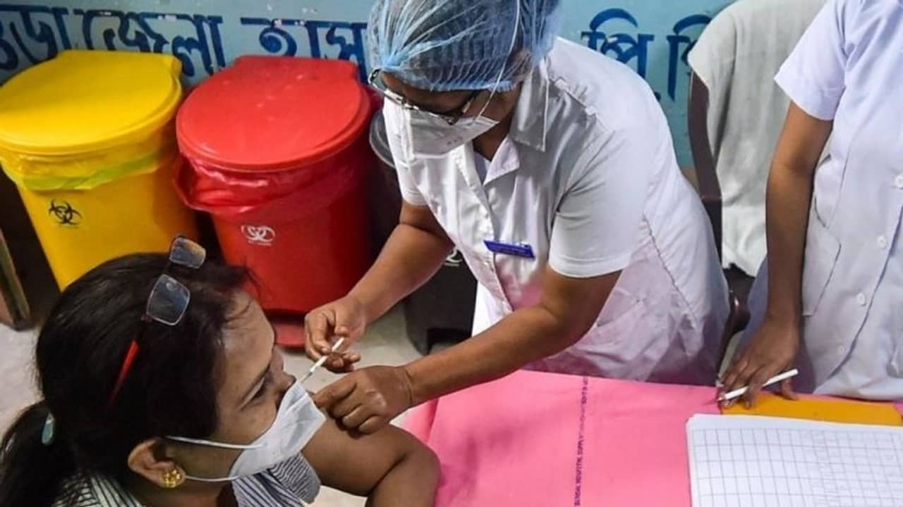 আপনি কোন পেশার সঙ্গে যুক্ত? দেখে নিন সপ্তাহের কোন দিনে পাবেন ভ্যাকসিন! শুক্রবার থেকেই টিকাকরণে বড় বদল